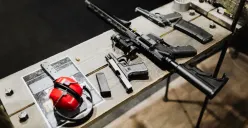 Ilustrasi | KPK Temukan senjata api dan uang puluhan miliar saat penggeledahan rumah milik Mentan Yasin Limpo di Kebayoran Baru. (Sumber : Pexels/Karolina Grabowska)