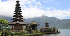 Apa Itu Megibung? Tradisi yang Diadakan Umat Muslim Kampung Islam Bali saat Maulid Nabi