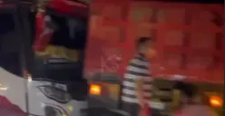 Kecelakaan bus vs truk di Tanah Putih, Candisari, Kota Semarang, Senin 2 Oktober 2023 pukul 23.45 WIB. (Sumber : Instagram @kejadiansmg)