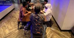 Dua tersangka kasus rumah produksi film dewasa menikah di Polda Metro. Jaya. (Sumber : PMJNews)