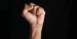 Ilustrasi duel antar siswa SMA (Sumber : Unsplash/towfiqu)