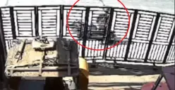 Beredar rekaman CCTV yang memperlihatkan detik-detik seorang anak usia 6 tahun mengendarai sepeda listri di jalan raya berakhir terserempet pemotor lawan arah di Tambak Lorok, Semarang, 1 Oktober 2023. (Sumber : Instagram @portalsemarang)