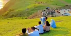 Bukit Merese di Lombok, wisata yang tak jauh dari venue MotoGP 2023 (Sumber : Instagram/@mereseofficial.id)