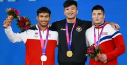 Lifter Indonesia Rahmat Erwin Abdullah sukses meraih medali emas di Asian Games 2022 dari cabang angkat besi kelas 73kg putra dengan total angkatan 359kg. (Sumber : NOC Indonesia)