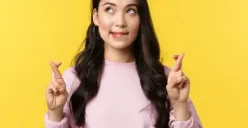 Ciri-ciri pick me girl mirip dengan persona yang memiliki superiority complex (Sumber : freepik)