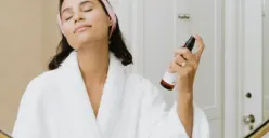 Ilustrasi urutan pakai skincare yang benar (Sumber : Unsplash/@Kalos Skincare)