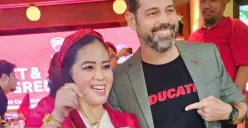Mbak Rara pawang hujan diundang ke Meet and Greet pembalap Ducati di Jakarta jelang MotoGP Indonesia 2023 di Mandalika. (Sumber : Instagram @rarapawang_cahayatarot)