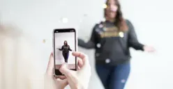 Kenali Kepribadian Seseorang Berdasarkan Pose Foto, Anda yang Mana?