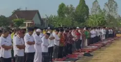 Ikut Salat Istisqa, Mbak Ita: Minta Hujan Turun untuk Padamkan Kebakaran di TPA Jatibarang