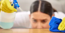 Ilustrasi | Ciri-ciri penderita OCD (Sumber : Freepik/YuriArcursPeopleimages)