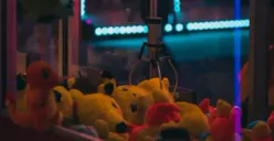 Terkuak! Ternyata Ini Alasan Mesin Capit Boneka Susah Dimenangkan