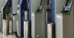 Jumlah Mesin ATM Makin Berkurang, Dampak Digitalisasi (Sumber : Shutterstock)