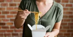 Bahaya makan mie instan pada wanita (Sumber : Freepik/rawpixel.com)