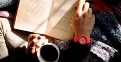 Ilustrasi | Karakteristik istimewa orang yang suka membaca. (Sumber : Pexels/Vincenzo Malagoli)