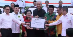 Megawati tunjuk Mahfud MD sebagai calon wakil presiden pendamping Ganjar Pranowo. (Sumber : YouTube/PDI Perjuangan)