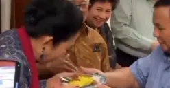 Bikin Baper, Viral Momen Prabowo Subianto Kasih Tumpeng Ulang Tahun ke Titiek Soeharto