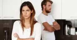 Ilustrasi | alasan tak perlu beri kesempatan kedua ke pasangan tukang selingkuh (Sumber : Freepik/cookie_studio)