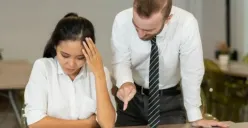 Ilustrasi | dampak insecure di dunia kerja dan cara mengatasinya (Sumber : Freepik/katemangostar)