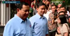 Prabowo-Gibran terlihat kompak mengenakan kemeja biru saat akan mendatar sebagai capres-cawapres Pilpres 2024 ke KPU pada Rabu 25 Oktober 2023 pagi ini. (Sumber : YouTube KOMPASTV)