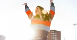 Ilustrasi | Cara Mudah Menarik Energi Positif Setiap Hari (Sumber : Freepik)