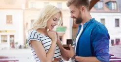 Ilustrasi pria yang mudah ungkap rasa sayang ke wanita lain (Sumber : Freepik)