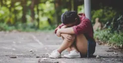 Ilustrasi | Tanda dan cara mengatasi tangki cinta anak yang sudah habis (Sumber : Freepik/jcomp)