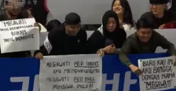 Suporter Indonesia saat menonton laga Red Sparks yang diperkuat Megawati Hangestri (Sumber : YouTube : BuSim)
