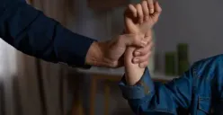 Tragis! Kisah Balita Cedera Otak Berat dan Patah Tulang Gara-Gara Dianiaya Kekasih Tantenya