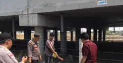 Warga Sidorawuh Demak heboh dengan penemuan seorang pria dalam kondisi sudah tak bernyawa di bawah jembatan Tol Sayung, Selasa 31 Oktober 2023 siang. (Sumber : Instagram @infokejadiandemak)