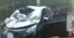 Terjadi kecelakaan yang melibatkan antara pemotor dengan pengemudi mobil di Karetan, Sembir, Kota Salatiga, Selasa 31 Oktober 2023 sore. (Sumber : Instagram @leeroysteve)