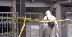 Pemeriksaan penemuan mayat  ayah dan balita membusuk di Koja Jakarta Utara (Sumber : kompasTV)