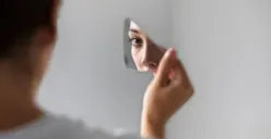 Sering Meragukan Diri Sendiri? Hati-hati Pada Perilaku Toxic yang Bisa Meracuni Diri Sendiri Ini