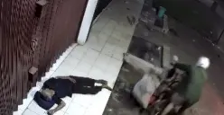 KEJAM! Viral Pria Curi Kursi Roda Kakek Disabilitas, Kini Terpaksa Jalan Merangkak (Sumber : Instagram/@bekasi.terkini)