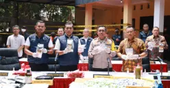 Polisi ungkap pabrik narkotik modus baru dalam bentuk keripik pisang dan happy water. (Sumber : jogja.polri.go.id)
