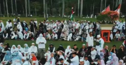 Aksi Bela Palestina, Sejumlah Selebriti Ikut Putihkan Kawasan Monas