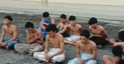 Sekitar 10 pelajar SMK yang melakukan tawuran di Ngablak diamankan ke markas Polrestabes Semarang dengan barang bukti sejumlah senjata tajam, Minggu 5 November 2023. (Sumber : Polrestabes Semarang)