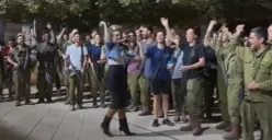 Penyanyi pop Israel, Narkis, tuai kecaman setelah nyanyikan lagu dengan lirik kami sedang menghabisi Gaza. (Sumber : Instagram @narkisofficial)