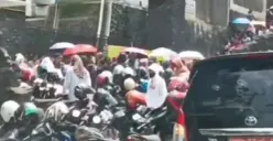 Karyawan PT Vision Land Semarang melakukan demo besar-besaran setelah pabrik dinyatakan pailit padahal gaji-gaji karyawan masih belum dibayar tuntas, Senin 13 November 2023. (Sumber : Freddy Santoso)