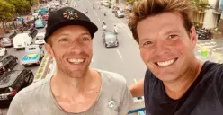 Sudah Di Indonesia, Chris Martin Coldplay Bagikan Momen Nyeker di Jakarta