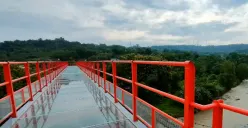 Wisata jembatan kaca Tinjomoyo senilai Rp 11 miliar masih belum buka meski sudah rampung pembangunannya nyaris setahun berlalu, apa yang ditunggu? (Sumber : YouTube J Christiono)