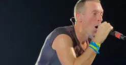 Ketika Chris Martin Fomo Pantun Pinjam Seratus, Makin Melokal setelah Momen Nyeker