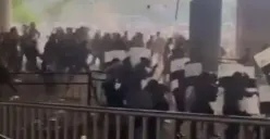 Suporter Bola Rusuh Usai Gresik United Kalah, Gas Air Mata Kembali Ditembakkan