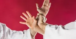 Ilustrasi | Siswa SMPN 5 Karanganyar Meninggal Diduga usai mendapat hukuman dari Senior Silatnya (Sumber : Freepik/master1305)