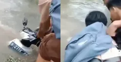 Momen Motor Siswa Nyemplung, Saat Berangkat Sekolah Akibat Banjir Semalam Rendam Sejumlah Ruas Jalan di Genuk