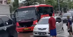 Banjir masih menggenang sebagian besar wilayah Kota Semarang, arus lalu lintas dialihkan (Sumber : instagram @infokejadian_semarang)