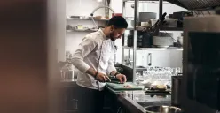 Ilustrasi executive chef (Sumber : Unsplash/Pylyp Sukenko)