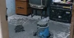 Warga heboh munculnya semburan lumpur di dalam kamar sebuah rumah warga di Desa Tempuran, Kecamatan Demak, Kabupaten Demak. (Sumber : Instagram @ko___ko___89)