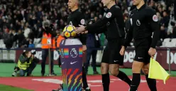 Laga Premier League Tampilkan Berbagai Ornamen Pelangi Sebagai Bentuk Dukungan LGBTQ+ (Sumber : x.com/@idextratime)
