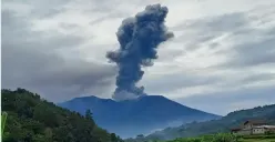 Gunung Marapi kembali erupsi, sebabkan penundaan evakuasi pendaki. (Sumber : Instagram/kaba.bukittinggi)