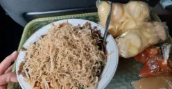 Kuliner Semarang Bubur Ayam Mang Dede di Lamper Kidul, Toppingnya sampai Tumpah-tumpah